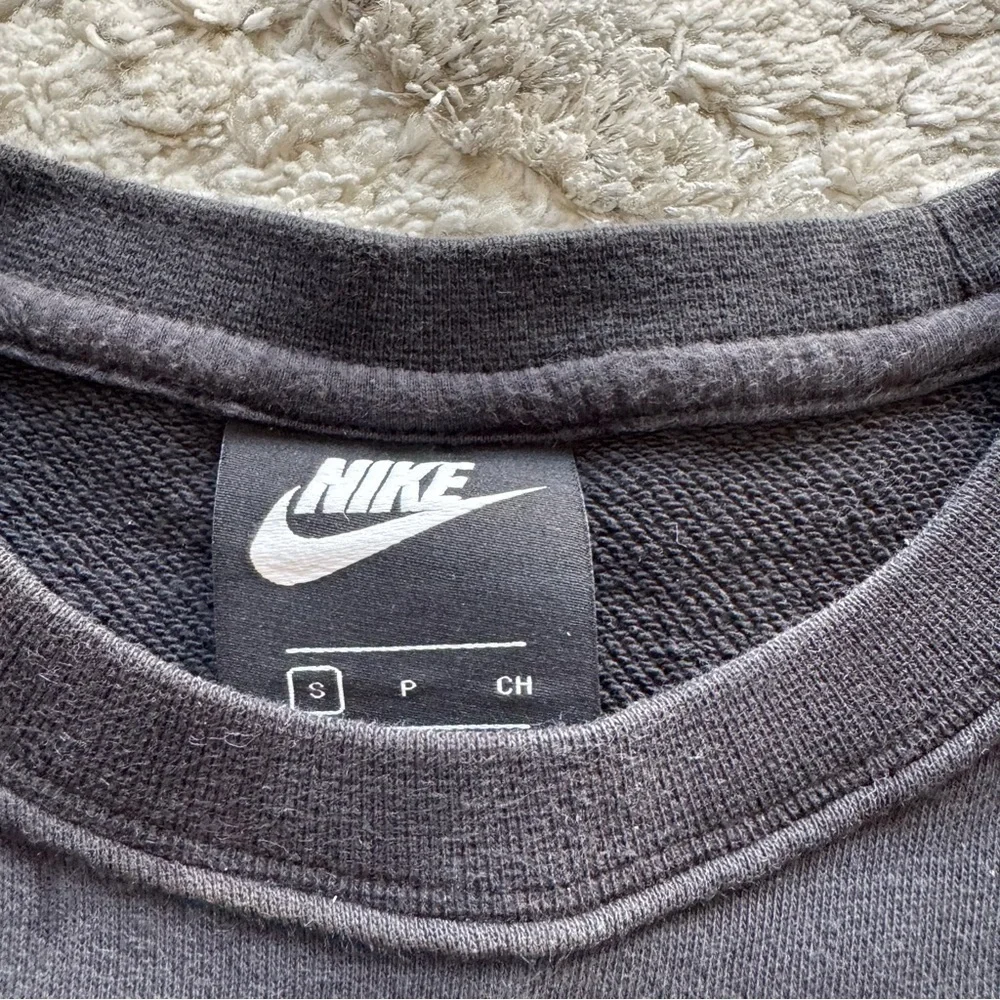 Nike JUST DO IT large logo black pullover crewneck sweatshirt men’s small